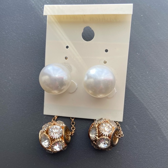 Gold tone crystal and faux pearl backing women statement earrings. Pre-owned. - Picture 4 of 6